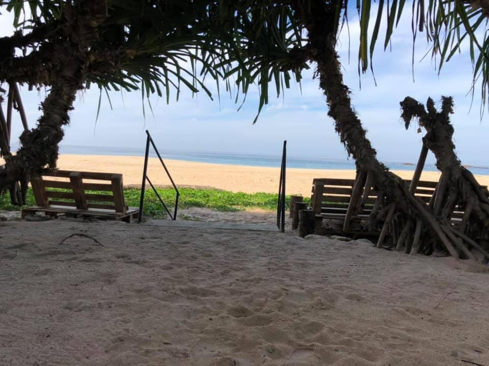 Sea Crest Beach Villa Амбаланґода Екстер'єр фото