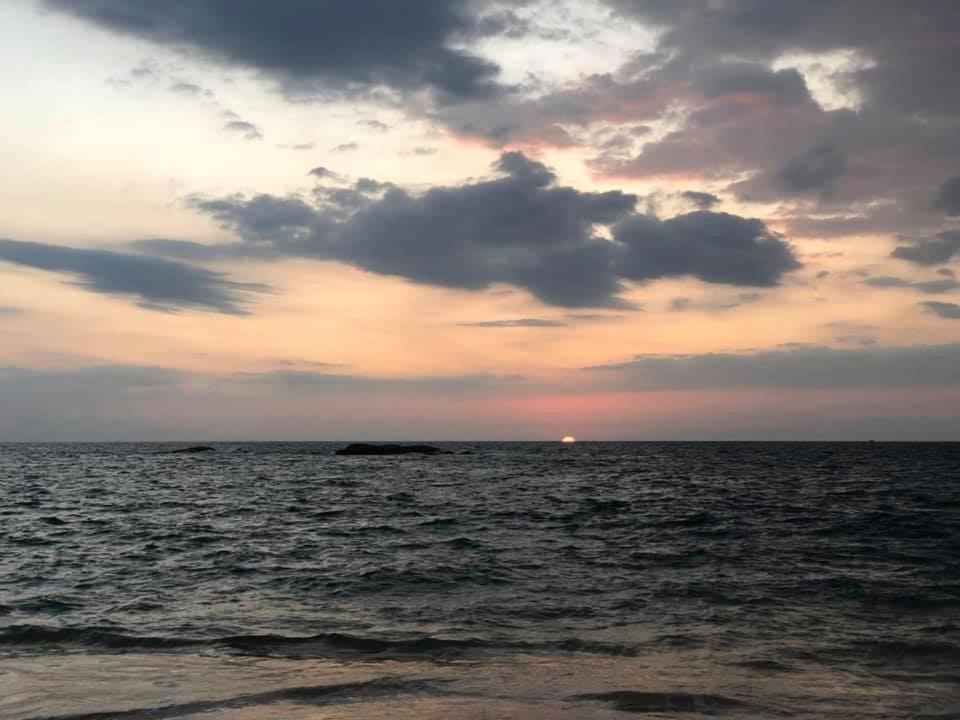 Sea Crest Beach Villa Амбаланґода Екстер'єр фото
