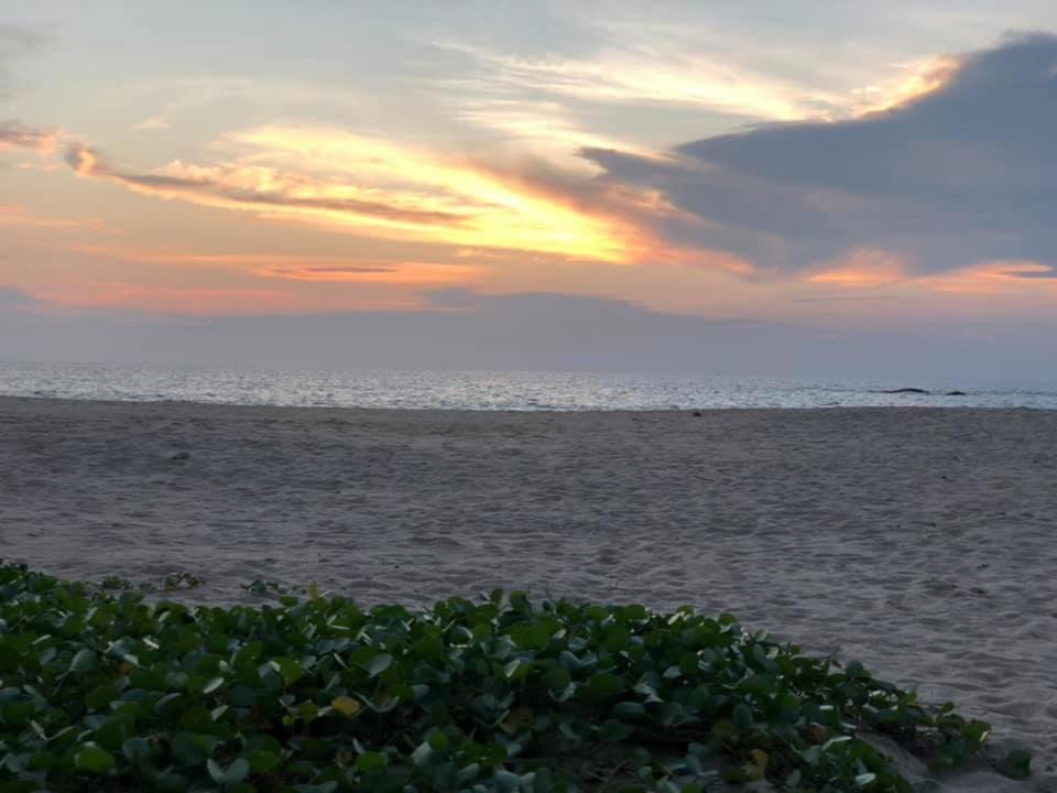 Sea Crest Beach Villa Амбаланґода Екстер'єр фото