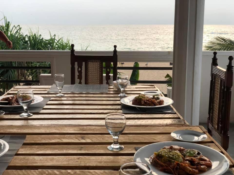 Sea Crest Beach Villa Амбаланґода Екстер'єр фото