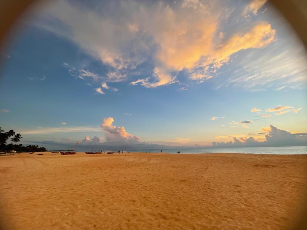 Sea Crest Beach Villa Амбаланґода Екстер'єр фото