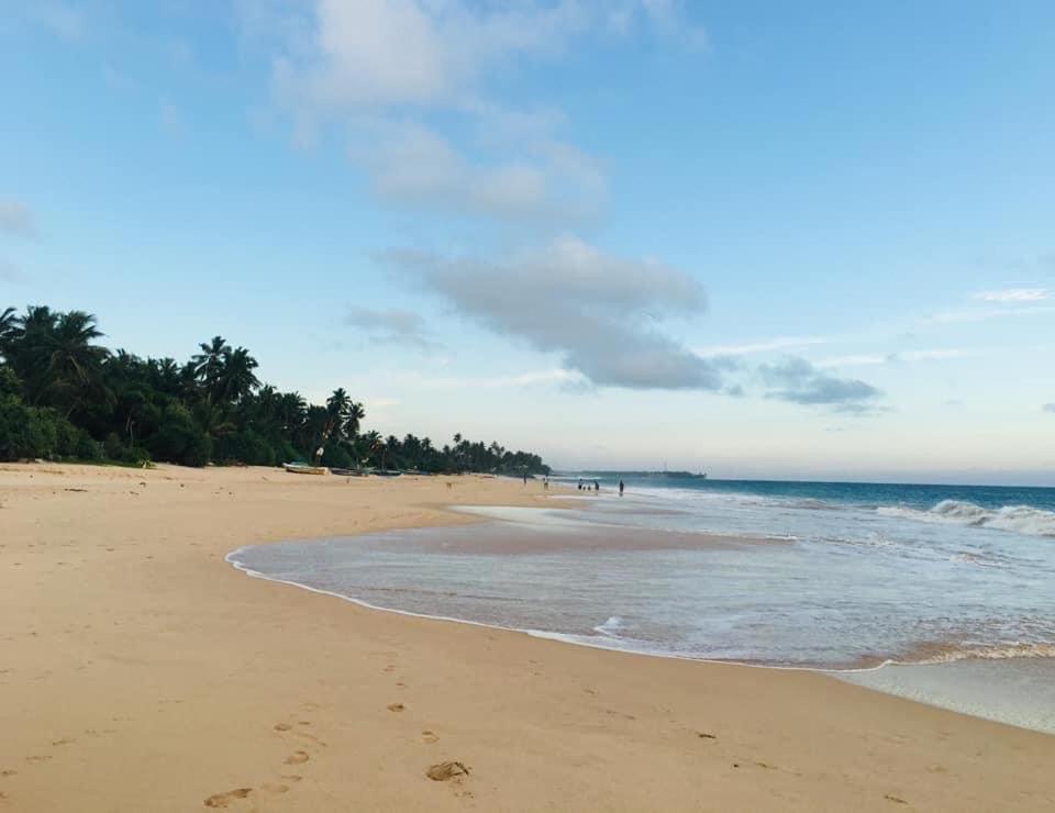 Sea Crest Beach Villa Амбаланґода Екстер'єр фото