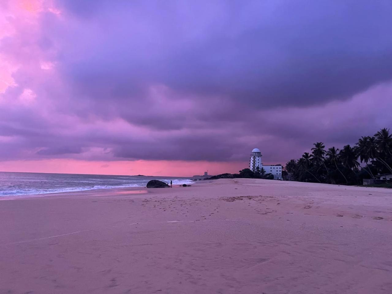 Sea Crest Beach Villa Амбаланґода Екстер'єр фото
