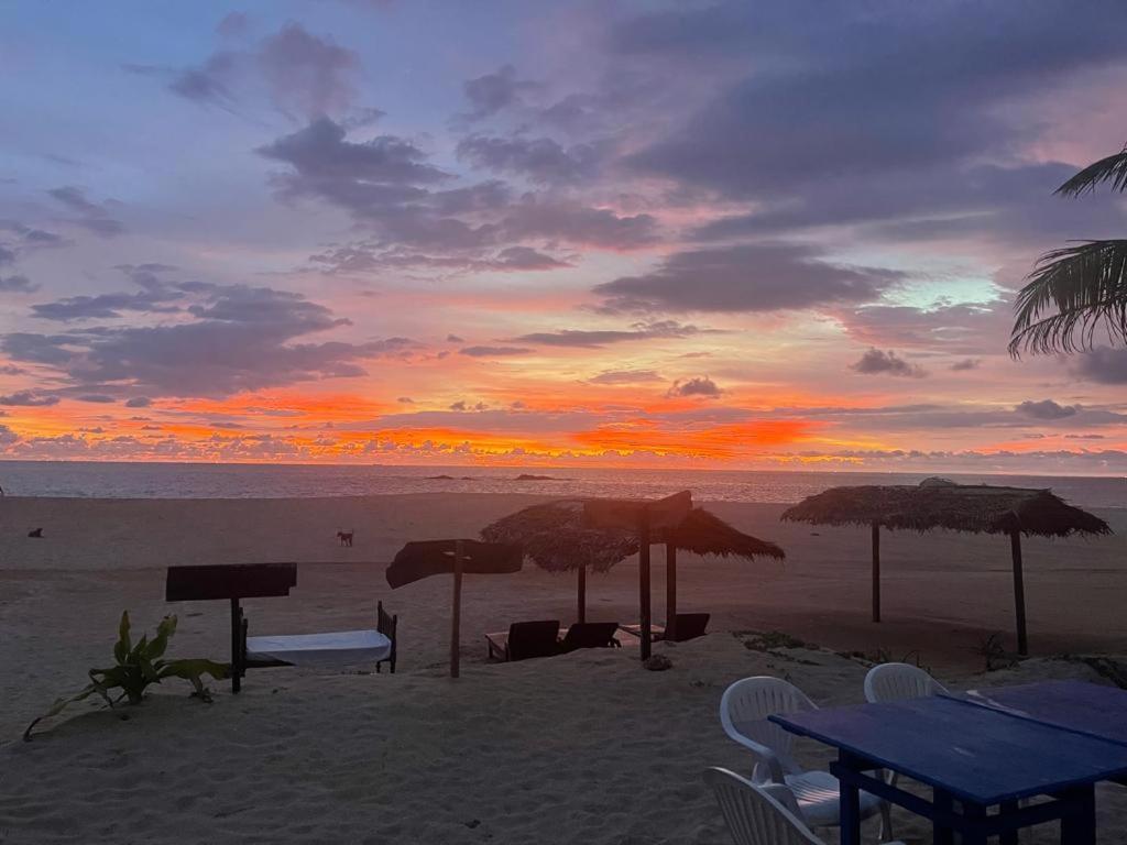 Sea Crest Beach Villa Амбаланґода Екстер'єр фото